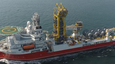 Pipelay: offshore equipment, pipe tensioner and systems