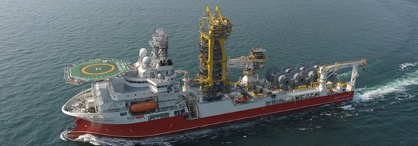 Pipelay: offshore equipment, pipe tensioner and systems